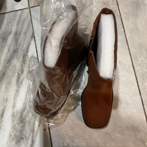 NWT SUN & STONE BLOCK HEEL BOOT IN BROWN SIZE 8 - Picture 2 of 8
